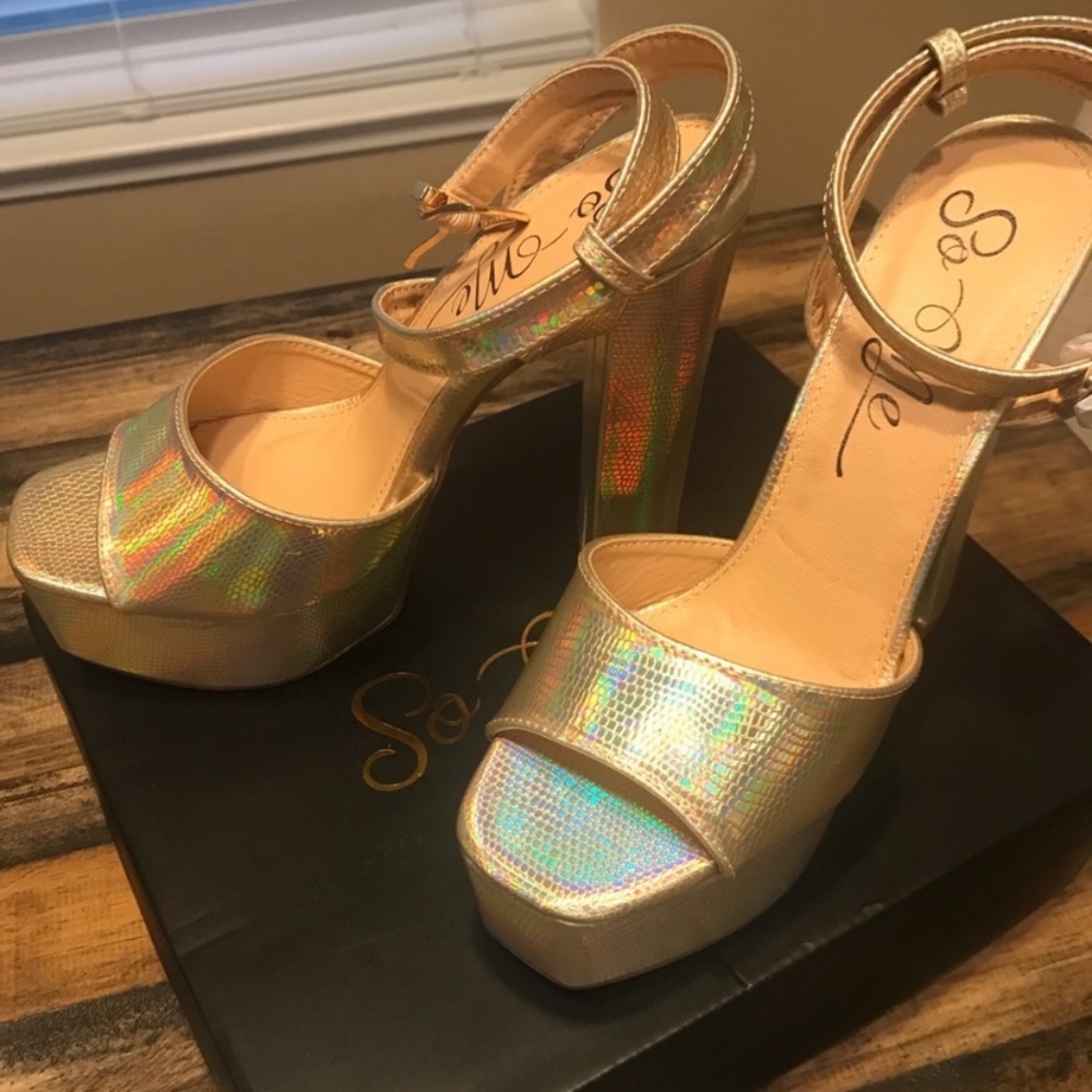 Fashion Nova Gold Heels